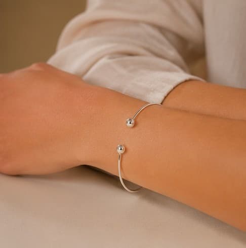Bracelete torcido fino prata